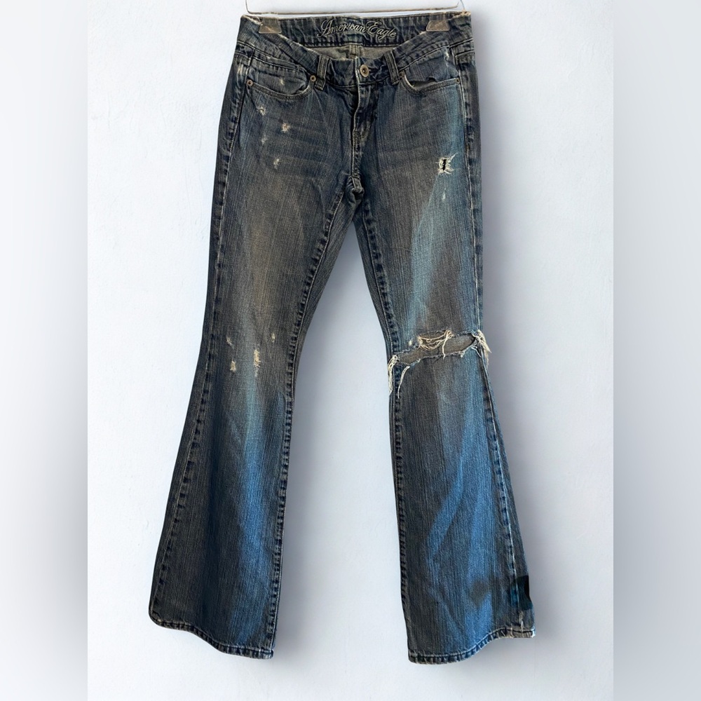 American Eagle Y2K Inspired Low Rise Real Flare Thrashed Jeans Size 2 Long